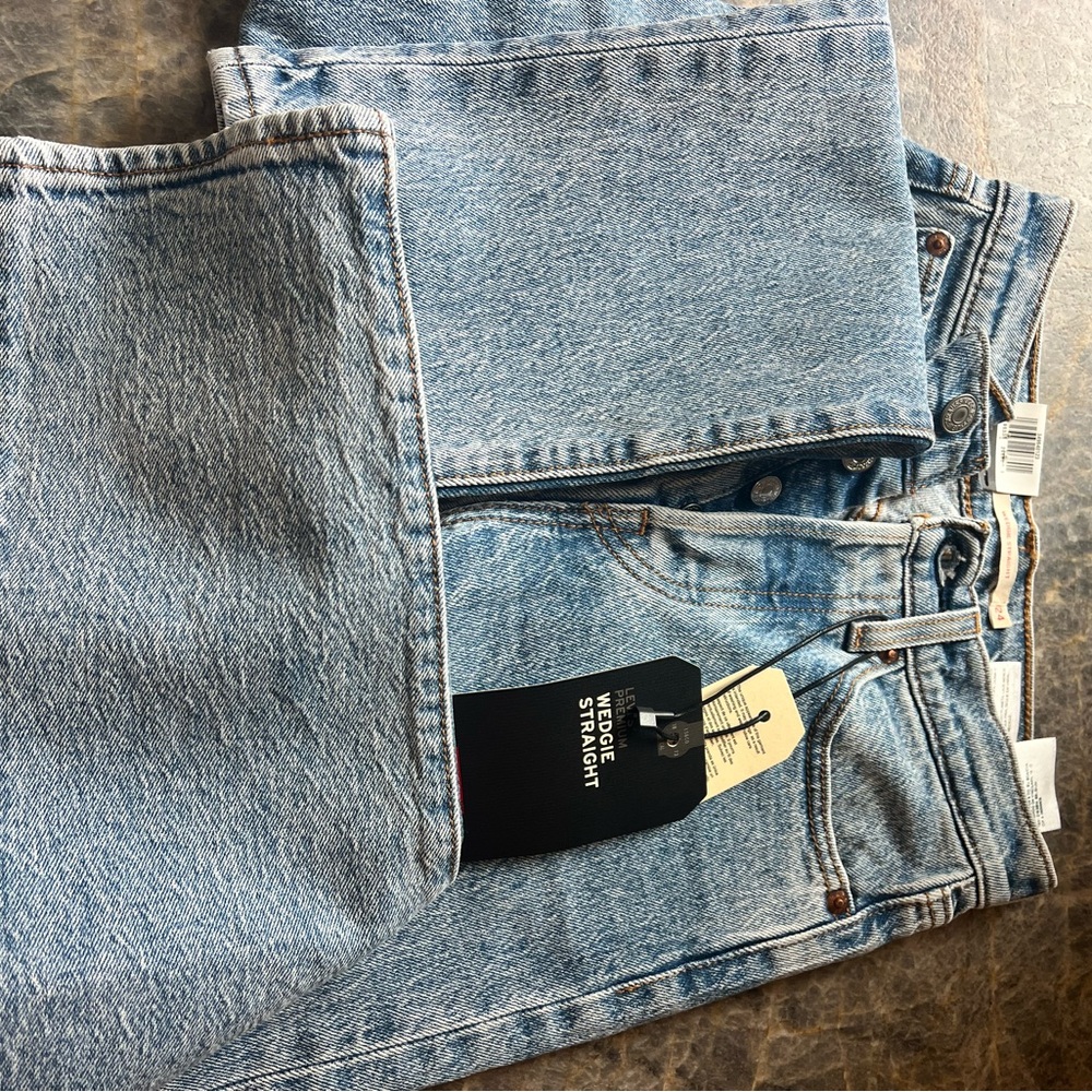 Levi's Women's Light Blue Straight Leg Jeans - Picture 3 of 5